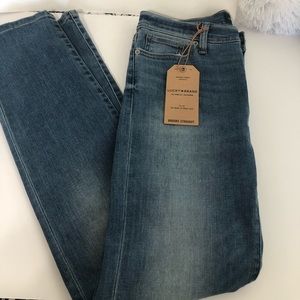 NWT Authentic LUCKY Brand straight Jeans Size 28